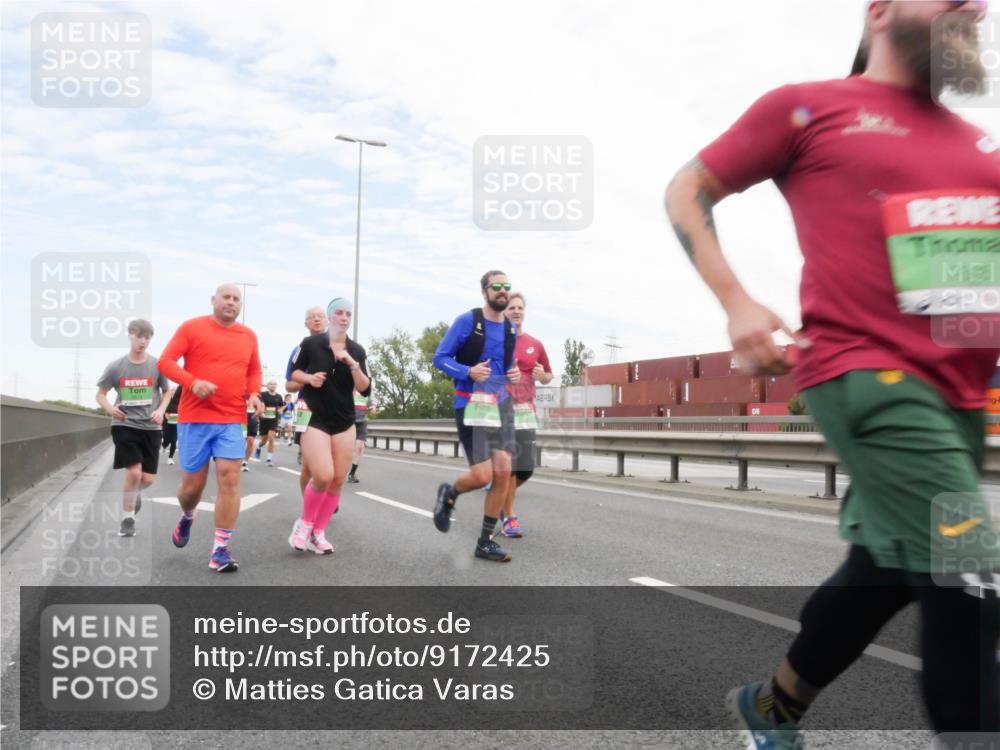 03.10.2025 - Köhlbrandbrückenlauf Matties Gatica Varas http://msf.ph/oto/9172425 03.10.2025 15:20:52 Position 3 1 meine-sportfotos.de
