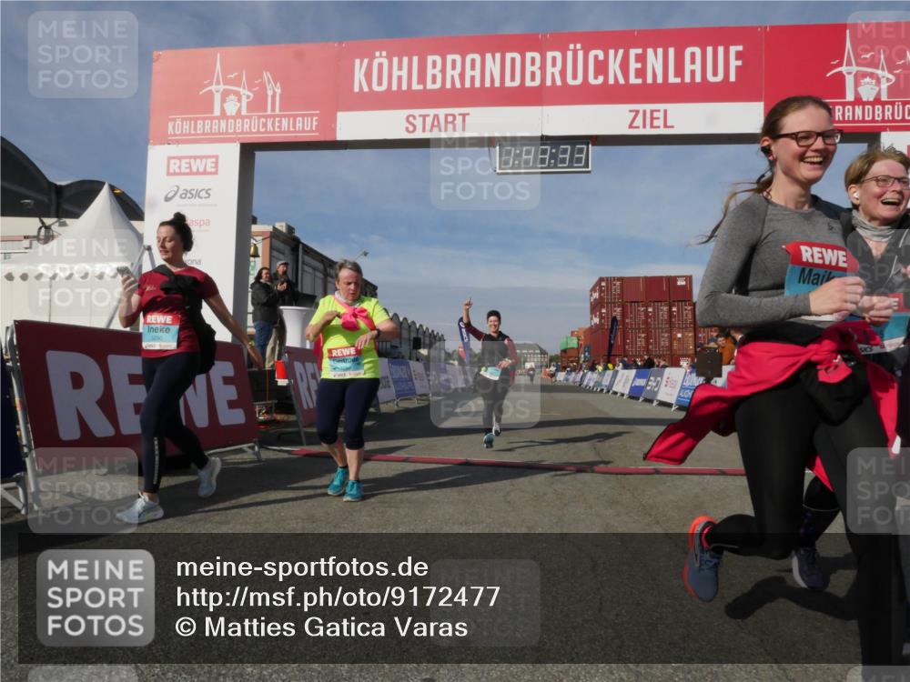 03.10.2025 - Köhlbrandbrückenlauf Matties Gatica Varas http://msf.ph/oto/9172477 03.10.2025 10:43:35 Ziel 2795 meine-sportfotos.de