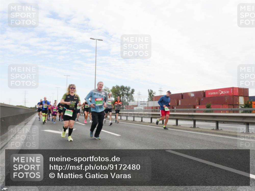 03.10.2025 - Köhlbrandbrückenlauf Matties Gatica Varas http://msf.ph/oto/9172480 03.10.2025 15:21:06 Position 3  meine-sportfotos.de