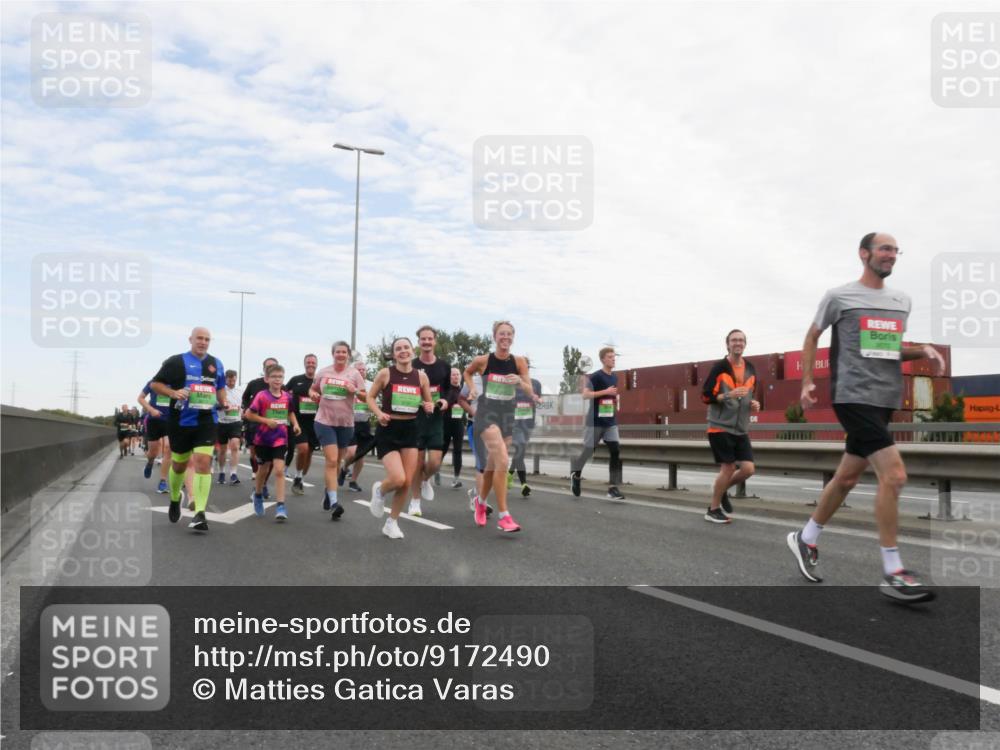03.10.2025 - Köhlbrandbrückenlauf Matties Gatica Varas http://msf.ph/oto/9172490 03.10.2025 15:21:09 Position 3  meine-sportfotos.de