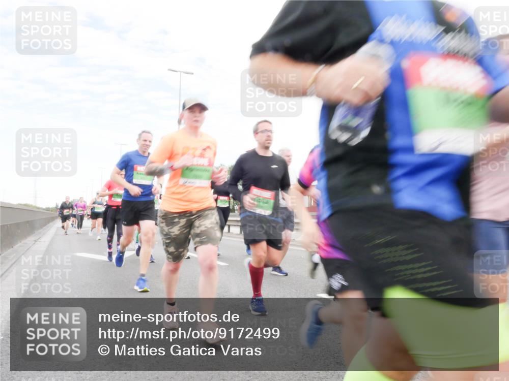 03.10.2025 - Köhlbrandbrückenlauf Matties Gatica Varas http://msf.ph/oto/9172499 03.10.2025 15:21:11 Position 3  meine-sportfotos.de
