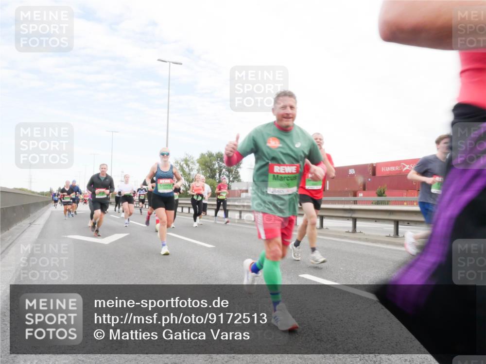 03.10.2025 - Köhlbrandbrückenlauf Matties Gatica Varas http://msf.ph/oto/9172513 03.10.2025 15:21:14 Position 3 9096 meine-sportfotos.de