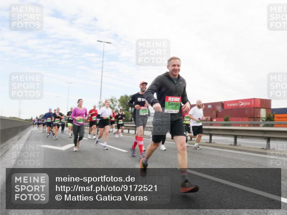 03.10.2025 - Köhlbrandbrückenlauf Matties Gatica Varas http://msf.ph/oto/9172521 03.10.2025 15:21:16 Position 3 7576 meine-sportfotos.de