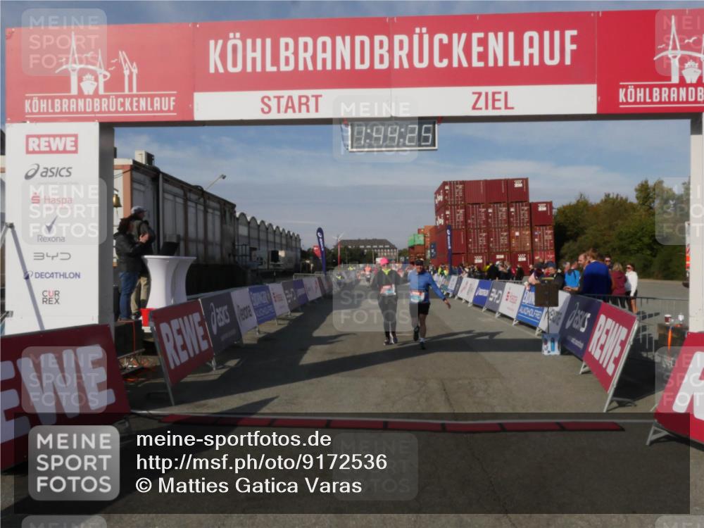 03.10.2025 - Köhlbrandbrückenlauf Matties Gatica Varas http://msf.ph/oto/9172536 03.10.2025 10:44:27 Ziel 2394, 2395 meine-sportfotos.de