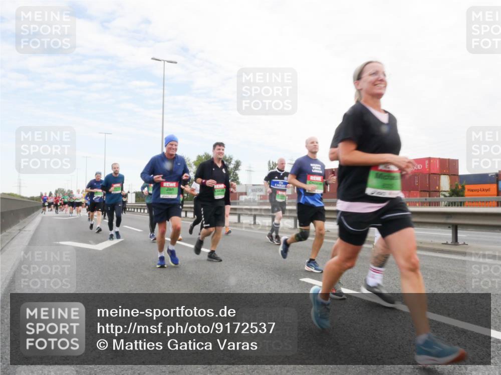 03.10.2025 - Köhlbrandbrückenlauf Matties Gatica Varas http://msf.ph/oto/9172537 03.10.2025 15:21:20 Position 3  meine-sportfotos.de