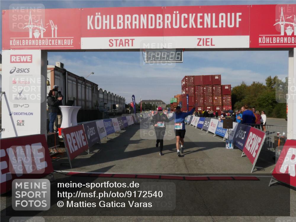 03.10.2025 - Köhlbrandbrückenlauf Matties Gatica Varas http://msf.ph/oto/9172540 03.10.2025 10:44:28 Ziel 2394, 2395 meine-sportfotos.de