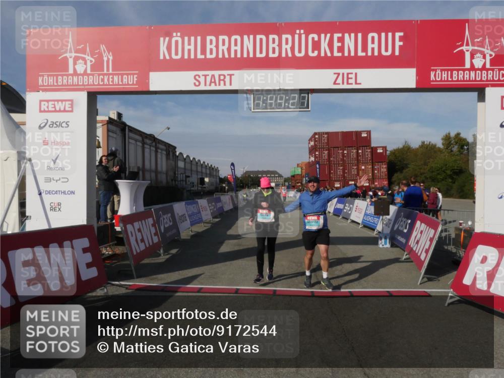 03.10.2025 - Köhlbrandbrückenlauf Matties Gatica Varas http://msf.ph/oto/9172544 03.10.2025 10:44:29 Ziel 2394, 2395 meine-sportfotos.de