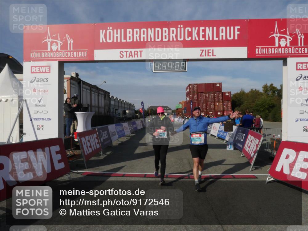 03.10.2025 - Köhlbrandbrückenlauf Matties Gatica Varas http://msf.ph/oto/9172546 03.10.2025 10:44:29 Ziel 2394, 2395 meine-sportfotos.de