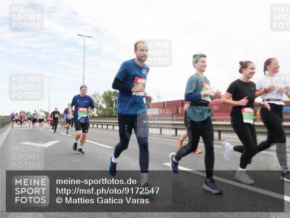 03.10.2025 - Köhlbrandbrückenlauf Matties Gatica Varas http://msf.ph/oto/9172547 03.10.2025 15:21:22 Position 3  meine-sportfotos.de