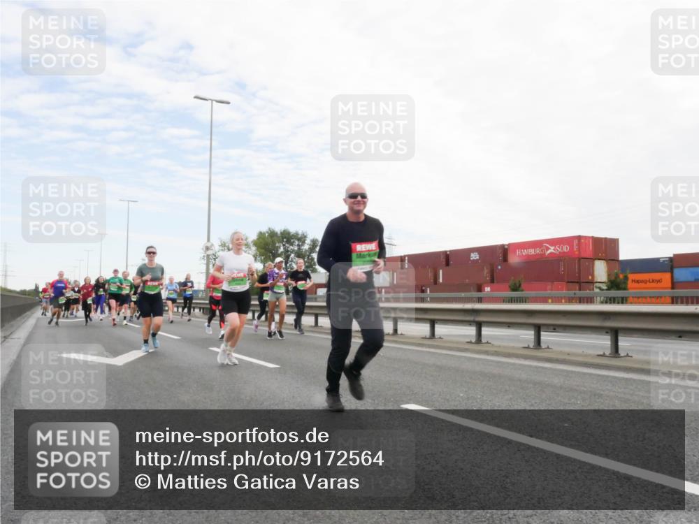 03.10.2025 - Köhlbrandbrückenlauf Matties Gatica Varas http://msf.ph/oto/9172564 03.10.2025 15:21:26 Position 3  meine-sportfotos.de