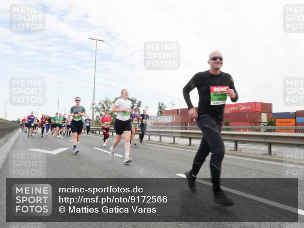 03.10.2025 - Köhlbrandbrückenlauf Matties Gatica Varas http://msf.ph/oto/9172566 03.10.2025 15:21:27 Position 3  meine-sportfotos.de