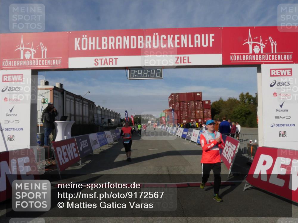 03.10.2025 - Köhlbrandbrückenlauf Matties Gatica Varas http://msf.ph/oto/9172567 03.10.2025 10:44:44 Ziel 2517, 2545, 2620 meine-sportfotos.de