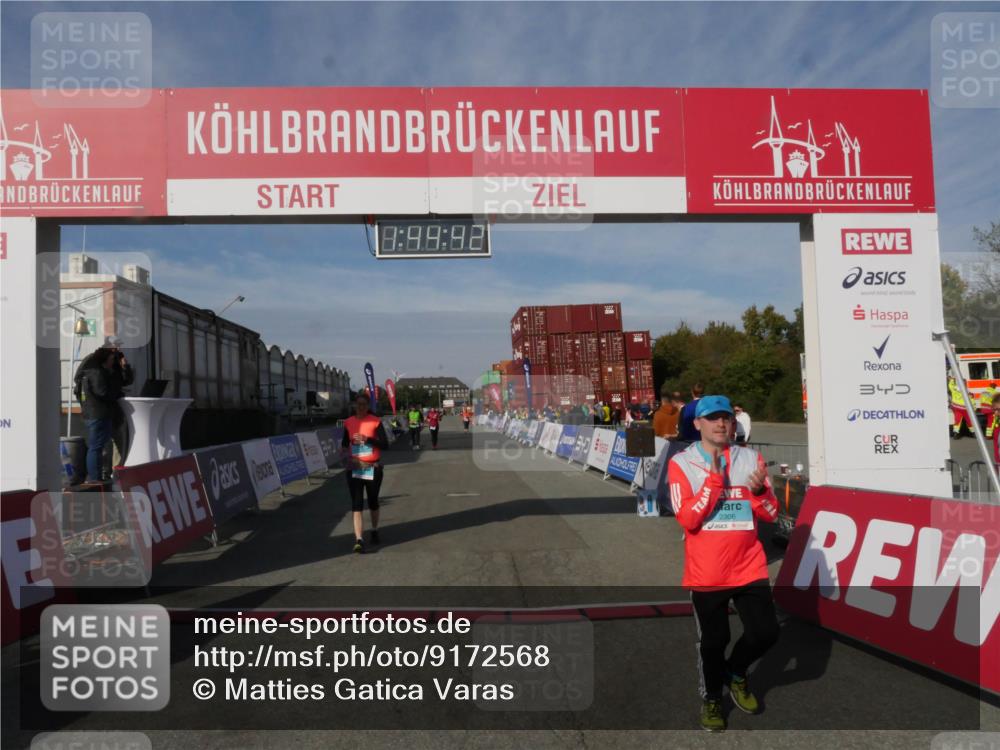 03.10.2025 - Köhlbrandbrückenlauf Matties Gatica Varas http://msf.ph/oto/9172568 03.10.2025 10:44:44 Ziel 2517, 2545, 2620 meine-sportfotos.de