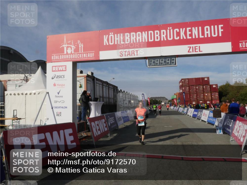 03.10.2025 - Köhlbrandbrückenlauf Matties Gatica Varas http://msf.ph/oto/9172570 03.10.2025 10:44:45 Ziel 2517, 2545, 2620 meine-sportfotos.de