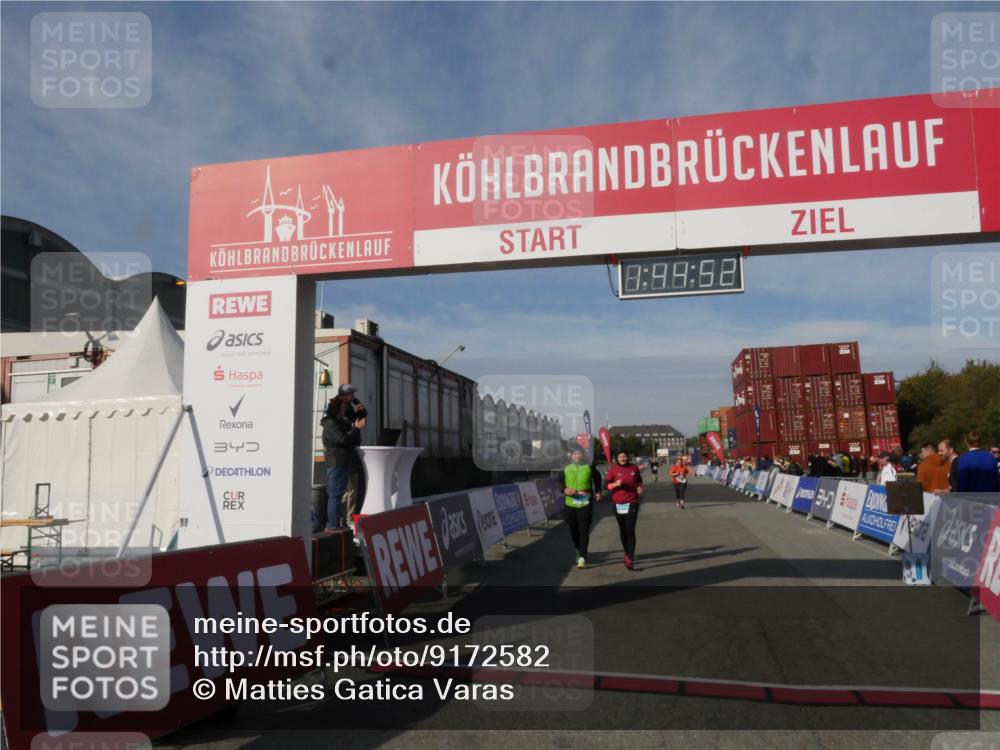 03.10.2025 - Köhlbrandbrückenlauf Matties Gatica Varas http://msf.ph/oto/9172582 03.10.2025 10:44:53 Ziel 1389, 2517, 2545 meine-sportfotos.de