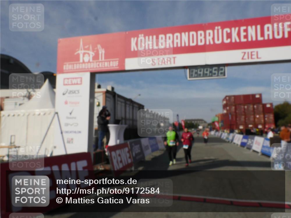 03.10.2025 - Köhlbrandbrückenlauf Matties Gatica Varas http://msf.ph/oto/9172584 03.10.2025 10:44:54 Ziel 1389, 2517, 2545 meine-sportfotos.de
