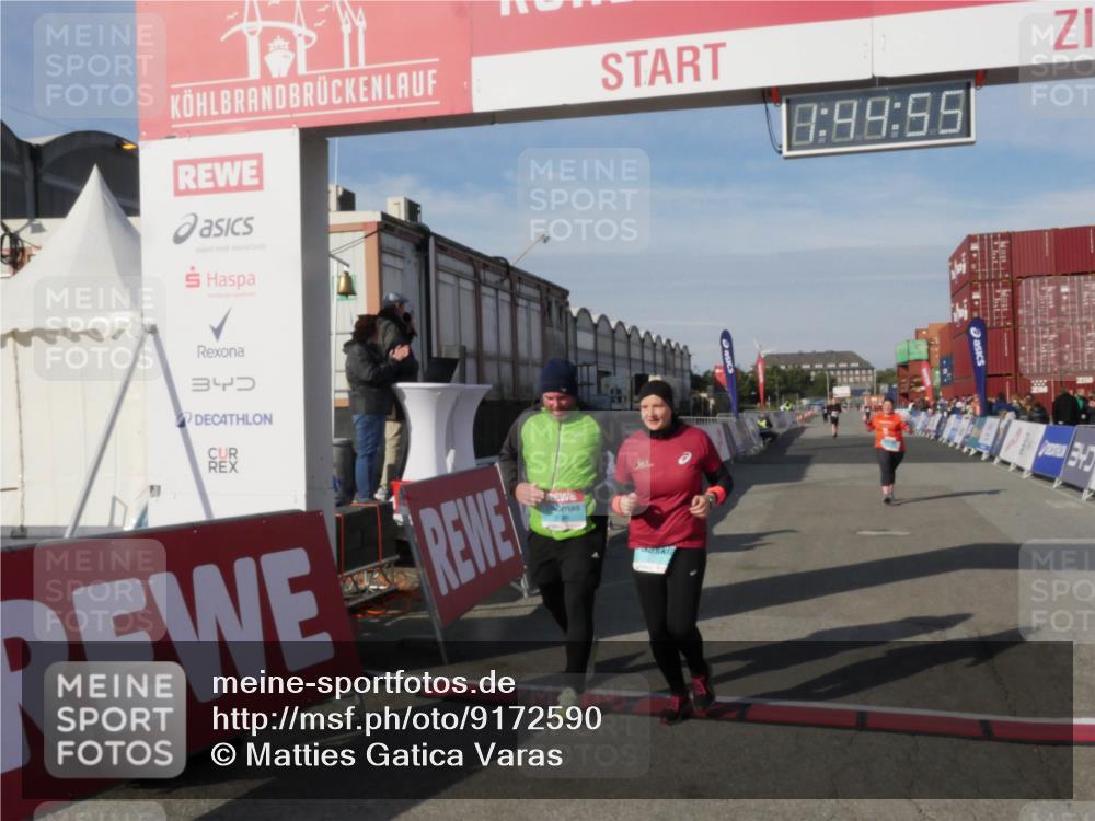 03.10.2025 - Köhlbrandbrückenlauf Matties Gatica Varas http://msf.ph/oto/9172590 03.10.2025 10:44:56 Ziel 1389, 2517, 2545 meine-sportfotos.de