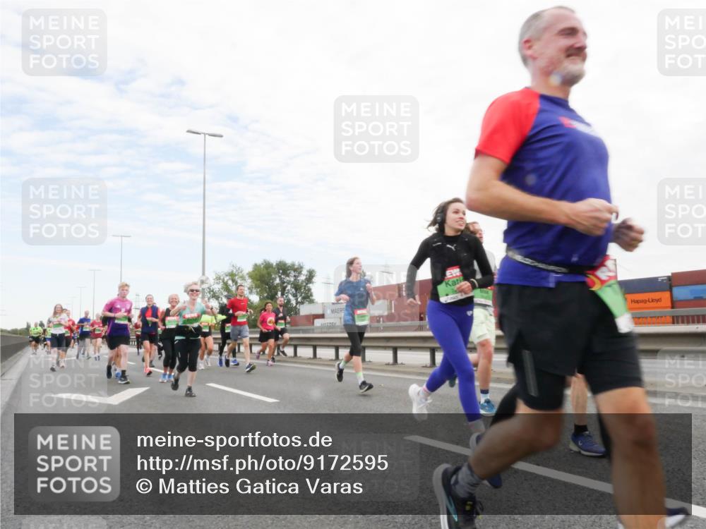 03.10.2025 - Köhlbrandbrückenlauf Matties Gatica Varas http://msf.ph/oto/9172595 03.10.2025 15:21:34 Position 3 111 meine-sportfotos.de