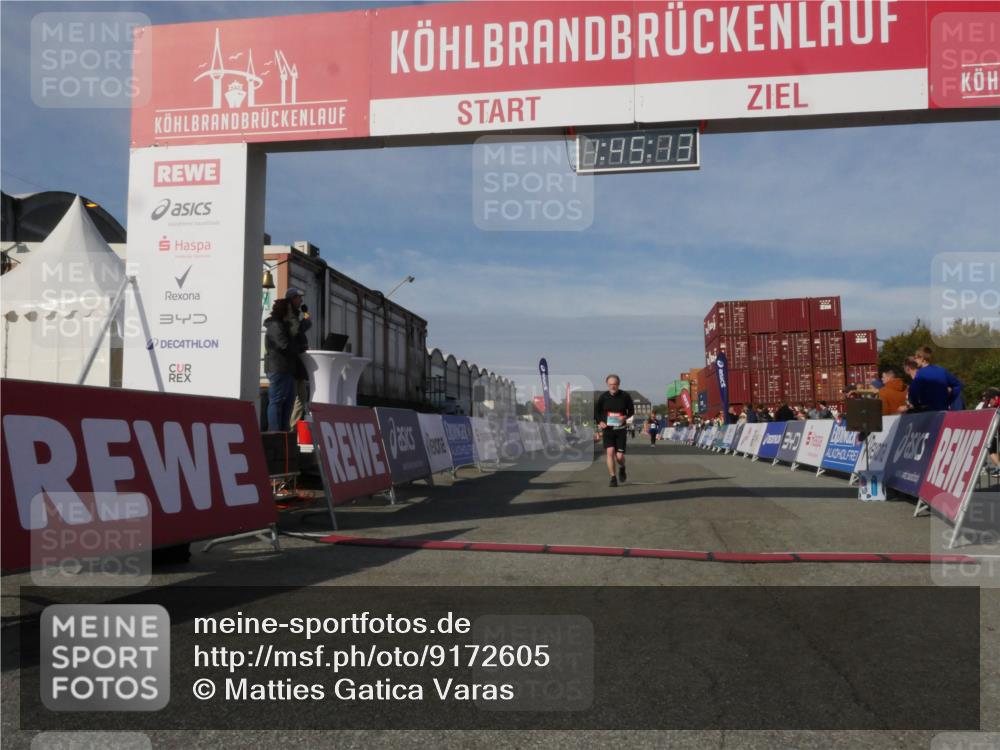 03.10.2025 - Köhlbrandbrückenlauf Matties Gatica Varas http://msf.ph/oto/9172605 03.10.2025 10:45:15 Ziel 2428, 2483, 2507 meine-sportfotos.de