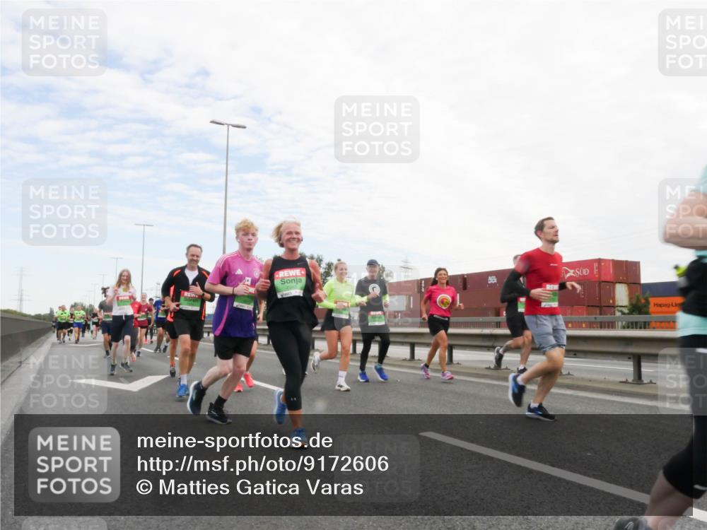 03.10.2025 - Köhlbrandbrückenlauf Matties Gatica Varas http://msf.ph/oto/9172606 03.10.2025 15:21:36 Position 3  meine-sportfotos.de