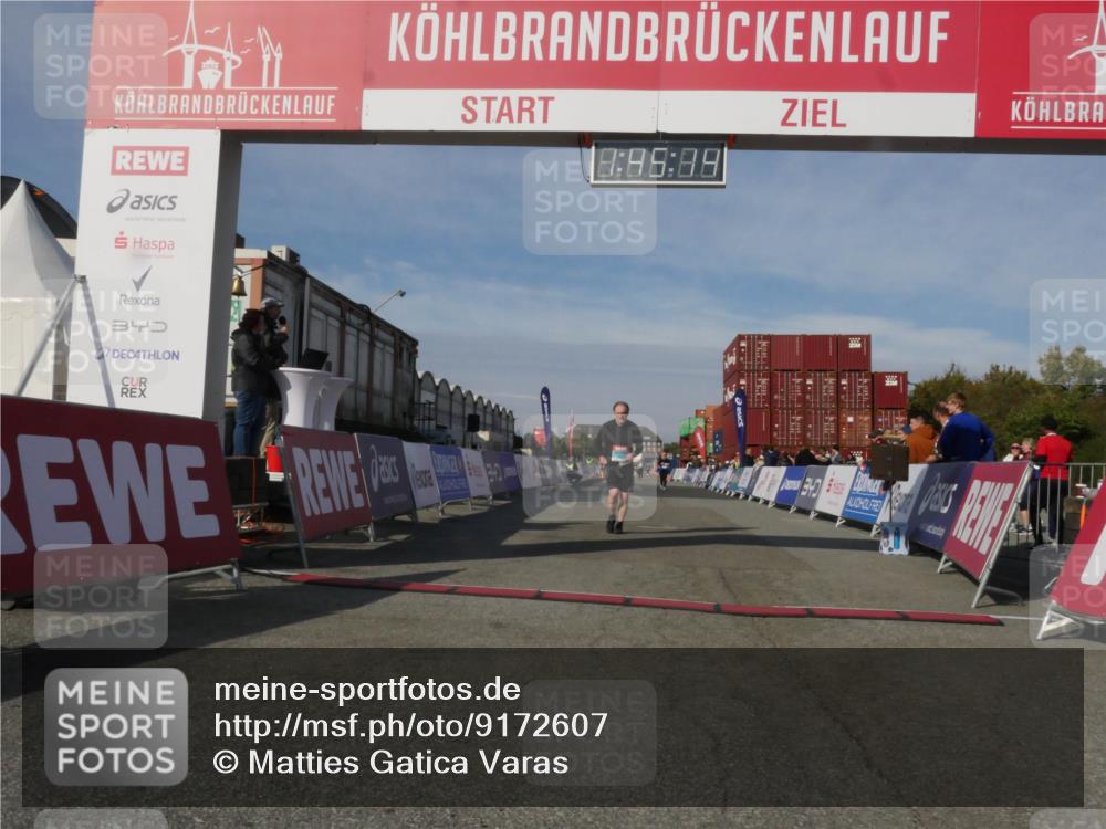 03.10.2025 - Köhlbrandbrückenlauf Matties Gatica Varas http://msf.ph/oto/9172607 03.10.2025 10:45:16 Ziel 2428, 2483, 2507 meine-sportfotos.de