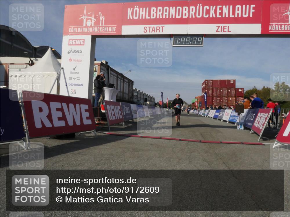 03.10.2025 - Köhlbrandbrückenlauf Matties Gatica Varas http://msf.ph/oto/9172609 03.10.2025 10:45:16 Ziel 2428, 2483, 2507 meine-sportfotos.de