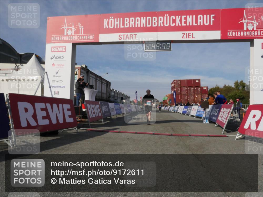 03.10.2025 - Köhlbrandbrückenlauf Matties Gatica Varas http://msf.ph/oto/9172611 03.10.2025 10:45:17 Ziel 2428, 2483, 2507 meine-sportfotos.de