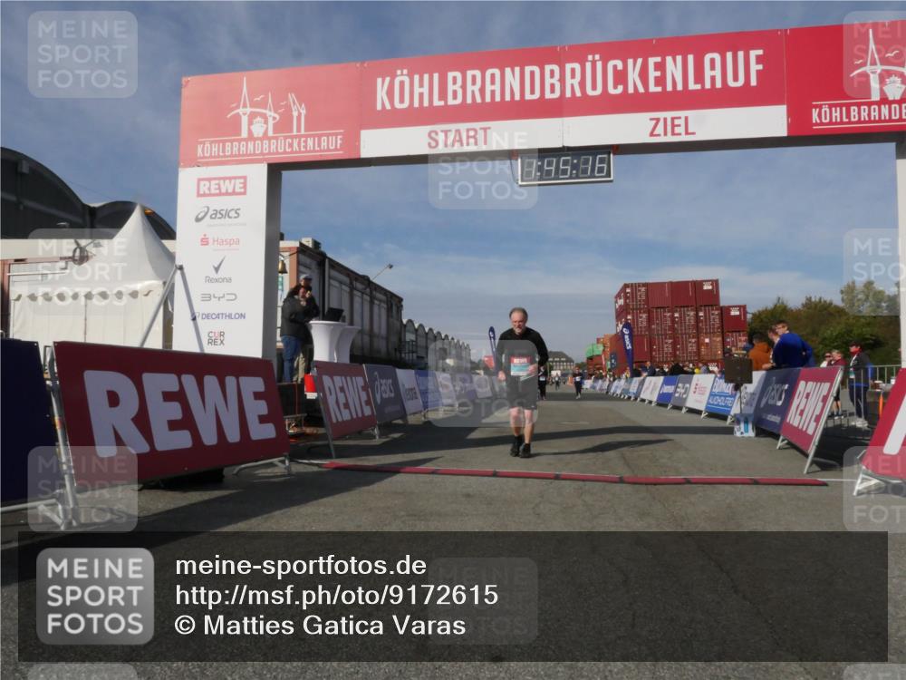 03.10.2025 - Köhlbrandbrückenlauf Matties Gatica Varas http://msf.ph/oto/9172615 03.10.2025 10:45:18 Ziel 2428, 2483, 2507 meine-sportfotos.de