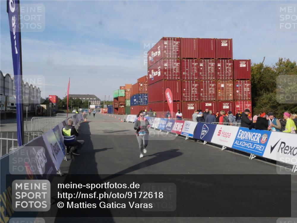 03.10.2025 - Köhlbrandbrückenlauf Matties Gatica Varas http://msf.ph/oto/9172618 03.10.2025 10:48:49 Ziel 3606 meine-sportfotos.de