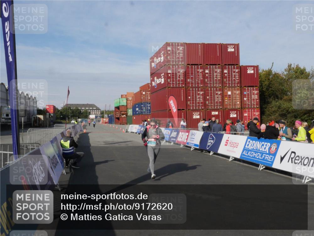 03.10.2025 - Köhlbrandbrückenlauf Matties Gatica Varas http://msf.ph/oto/9172620 03.10.2025 10:48:49 Ziel 3606 meine-sportfotos.de