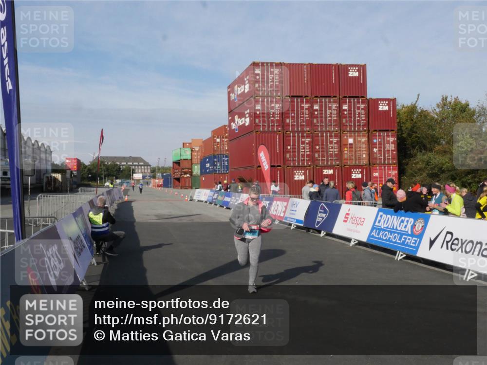 03.10.2025 - Köhlbrandbrückenlauf Matties Gatica Varas http://msf.ph/oto/9172621 03.10.2025 10:48:50 Ziel 3606 meine-sportfotos.de
