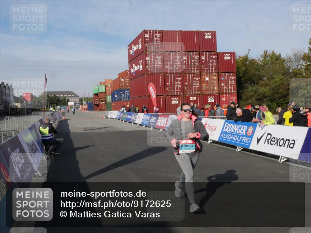 03.10.2025 - Köhlbrandbrückenlauf Matties Gatica Varas http://msf.ph/oto/9172625 03.10.2025 10:48:51 Ziel 3606 meine-sportfotos.de