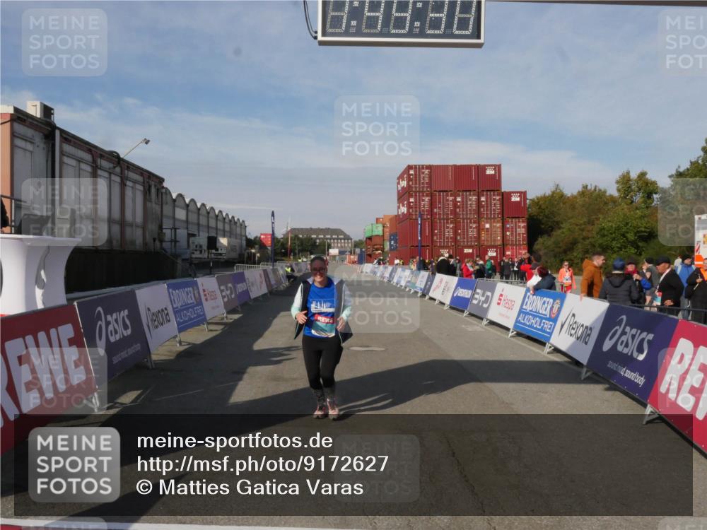 03.10.2025 - Köhlbrandbrückenlauf Matties Gatica Varas http://msf.ph/oto/9172627 03.10.2025 10:49:32 Ziel 3805 meine-sportfotos.de