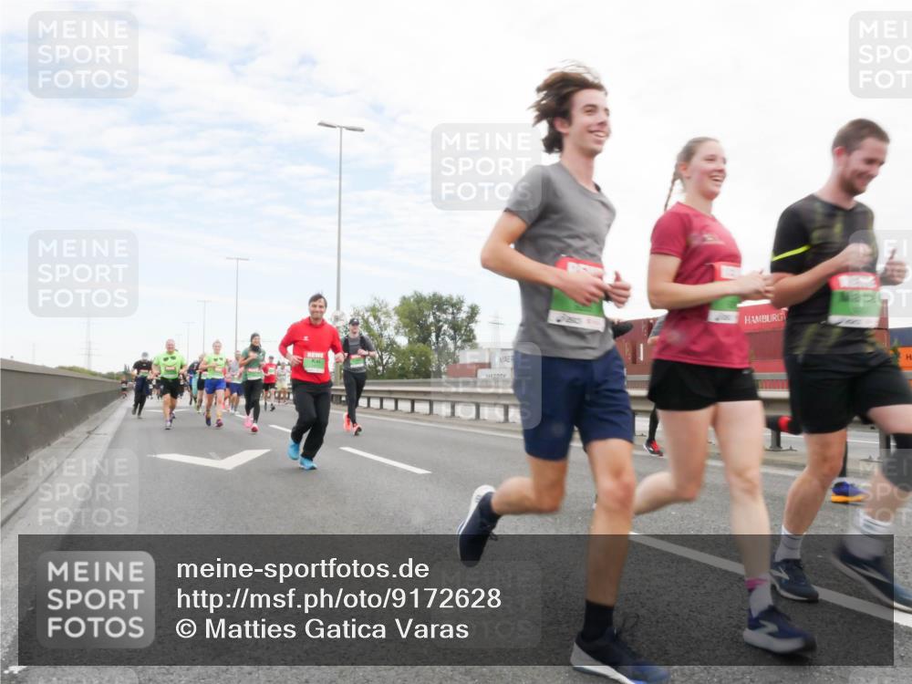 03.10.2025 - Köhlbrandbrückenlauf Matties Gatica Varas http://msf.ph/oto/9172628 03.10.2025 15:21:41 Position 3  meine-sportfotos.de