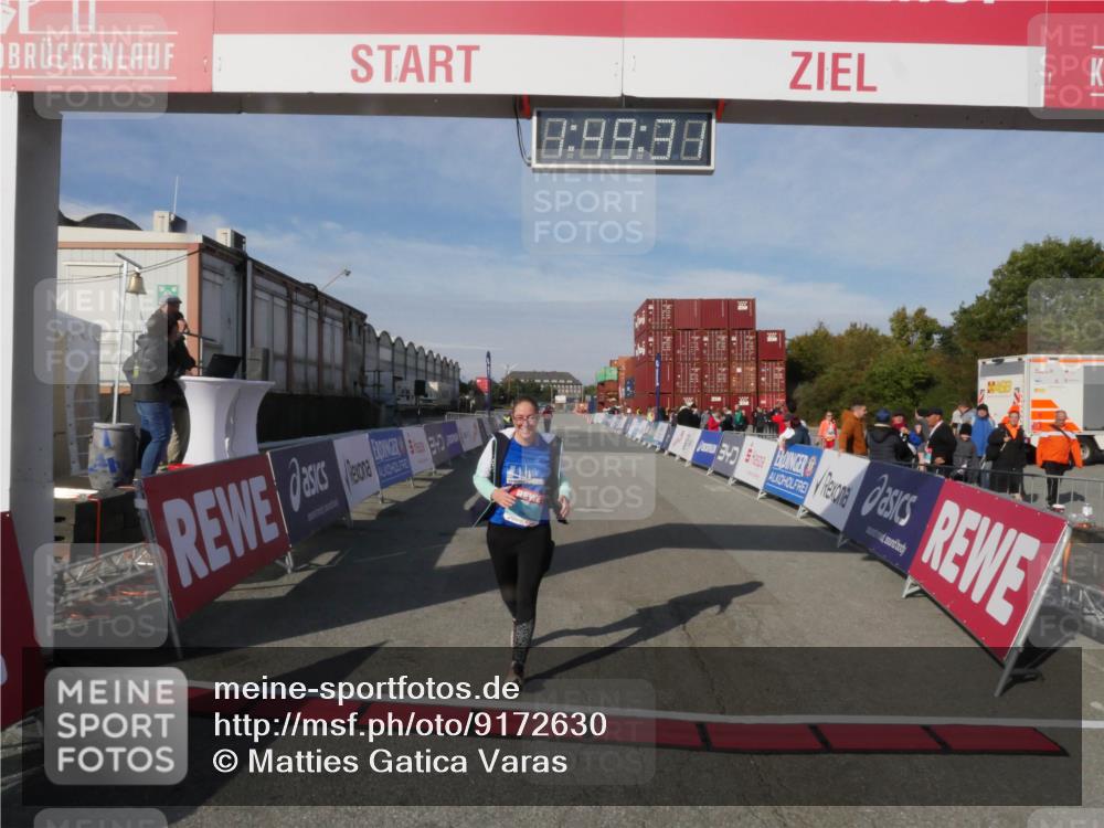 03.10.2025 - Köhlbrandbrückenlauf Matties Gatica Varas http://msf.ph/oto/9172630 03.10.2025 10:49:32 Ziel 3805 meine-sportfotos.de