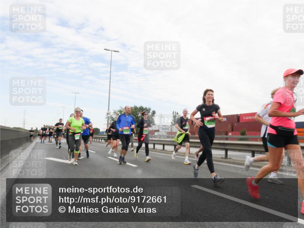 03.10.2025 - Köhlbrandbrückenlauf Matties Gatica Varas http://msf.ph/oto/9172661 03.10.2025 15:21:49 Position 3  meine-sportfotos.de