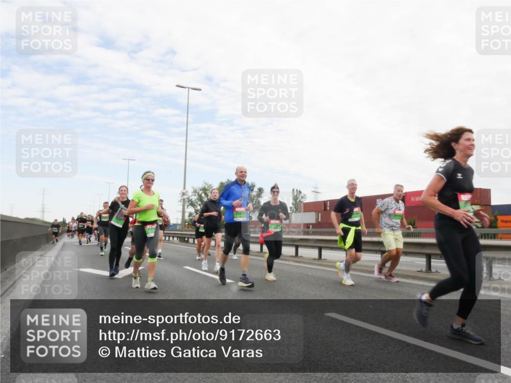 03.10.2025 - Köhlbrandbrückenlauf Matties Gatica Varas http://msf.ph/oto/9172663 03.10.2025 15:21:49 Position 3  meine-sportfotos.de