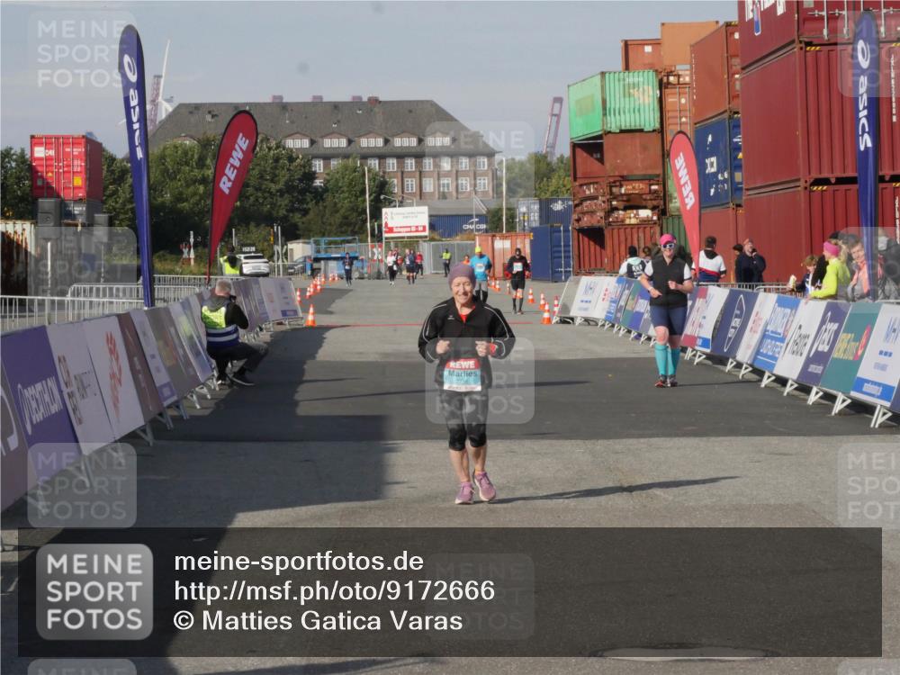 03.10.2025 - Köhlbrandbrückenlauf Matties Gatica Varas http://msf.ph/oto/9172666 03.10.2025 10:50:41 Ziel 2236 meine-sportfotos.de