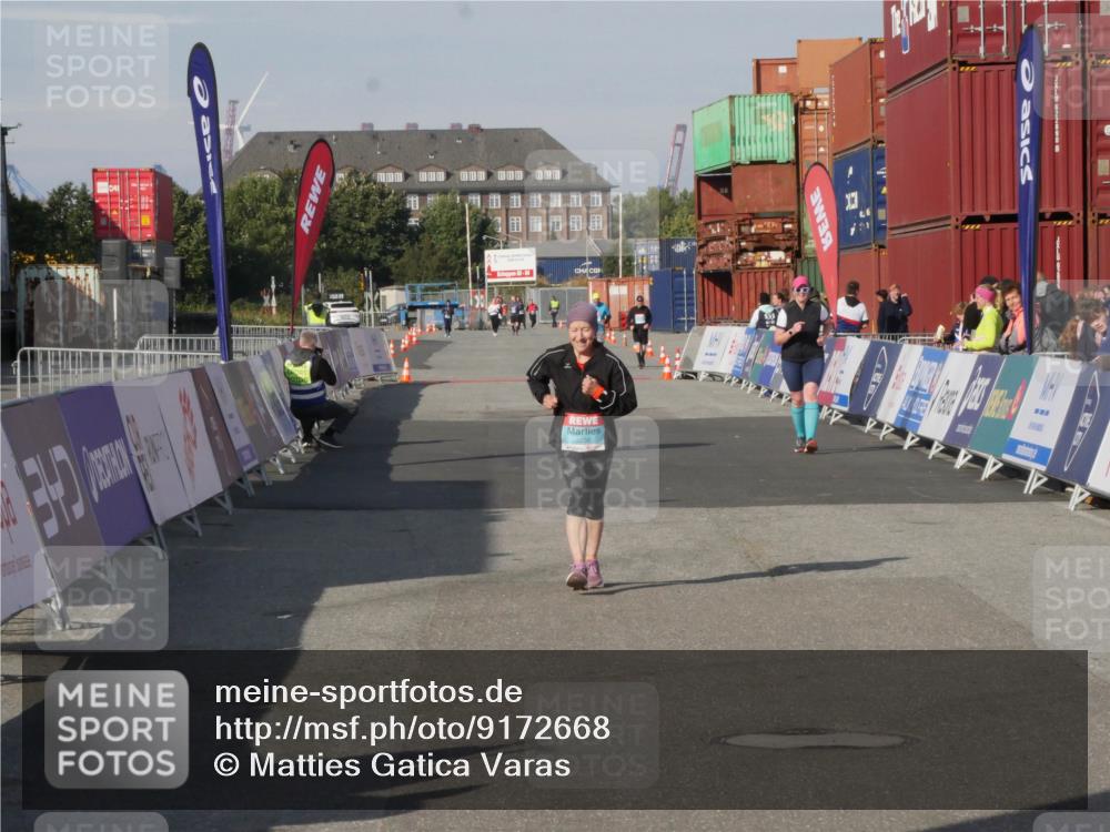 03.10.2025 - Köhlbrandbrückenlauf Matties Gatica Varas http://msf.ph/oto/9172668 03.10.2025 10:50:41 Ziel 2236 meine-sportfotos.de