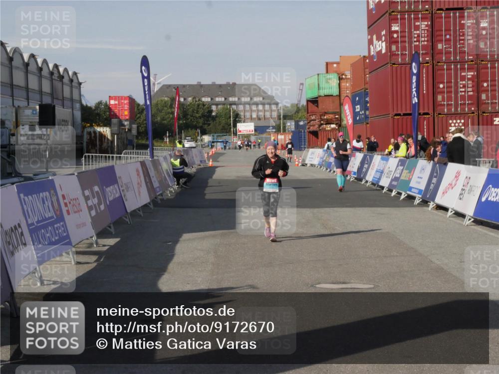03.10.2025 - Köhlbrandbrückenlauf Matties Gatica Varas http://msf.ph/oto/9172670 03.10.2025 10:50:42 Ziel 2236 meine-sportfotos.de