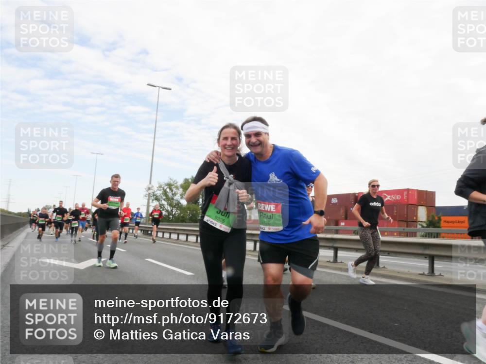 03.10.2025 - Köhlbrandbrückenlauf Matties Gatica Varas http://msf.ph/oto/9172673 03.10.2025 15:21:52 Position 3 9325, 9326 meine-sportfotos.de