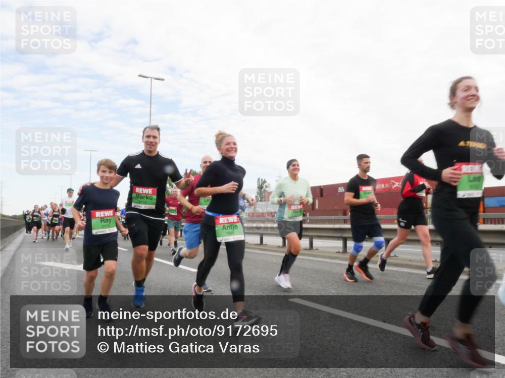 03.10.2025 - Köhlbrandbrückenlauf Matties Gatica Varas http://msf.ph/oto/9172695 03.10.2025 15:21:57 Position 3 9158, 9159 meine-sportfotos.de