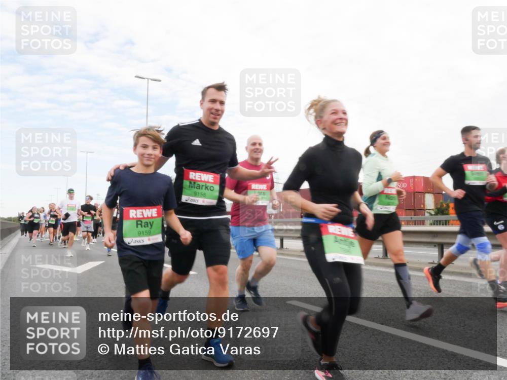 03.10.2025 - Köhlbrandbrückenlauf Matties Gatica Varas http://msf.ph/oto/9172697 03.10.2025 15:21:57 Position 3 9159, 9158 meine-sportfotos.de