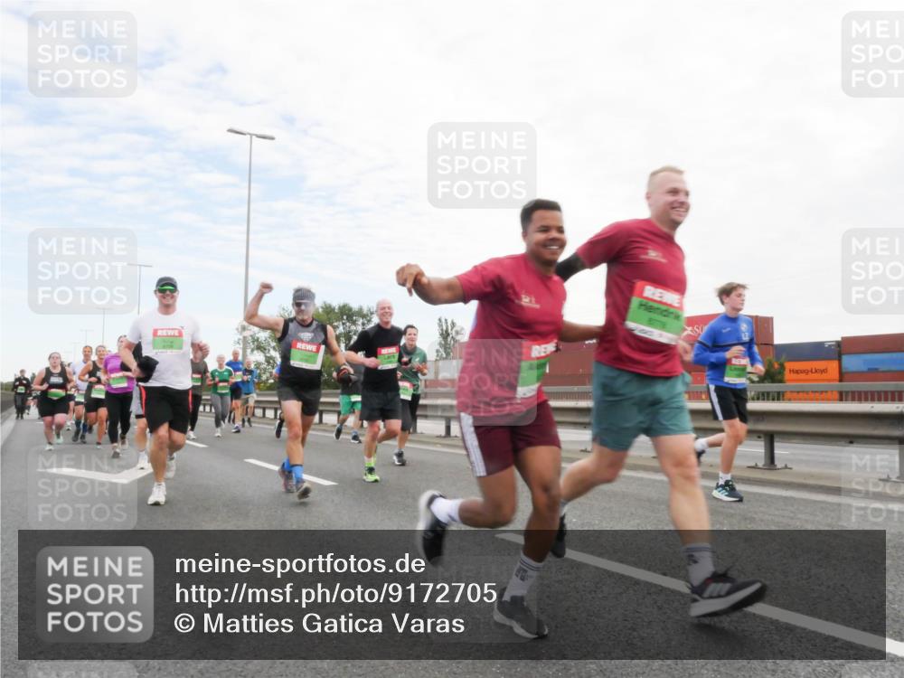 03.10.2025 - Köhlbrandbrückenlauf Matties Gatica Varas http://msf.ph/oto/9172705 03.10.2025 15:21:59 Position 3  meine-sportfotos.de
