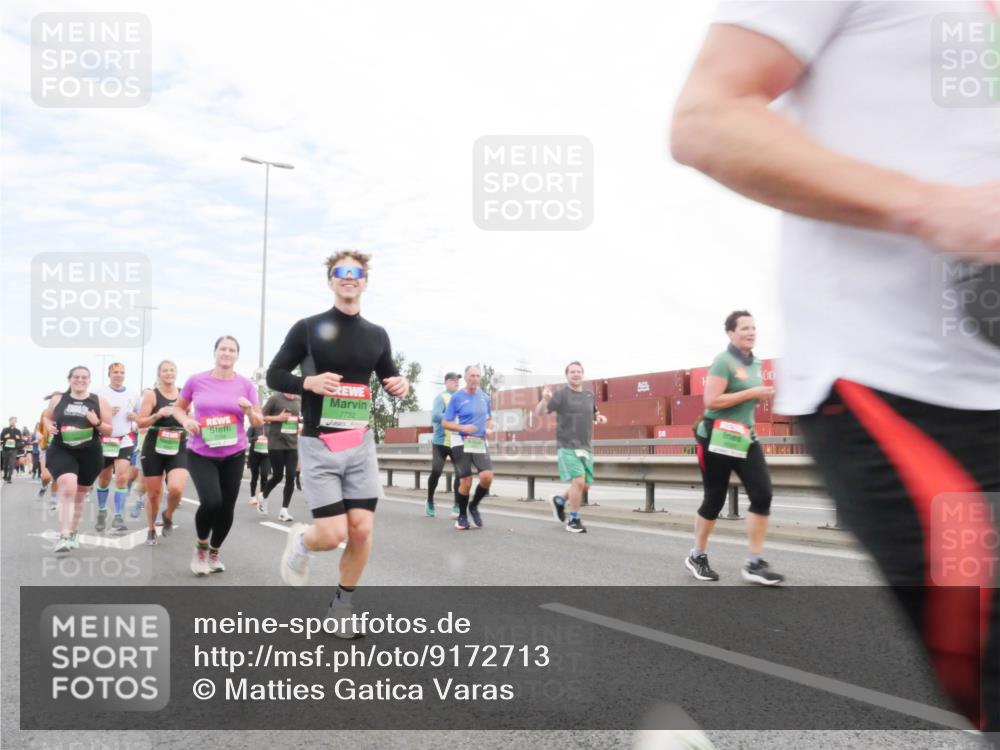 03.10.2025 - Köhlbrandbrückenlauf Matties Gatica Varas http://msf.ph/oto/9172713 03.10.2025 15:22:01 Position 3  meine-sportfotos.de