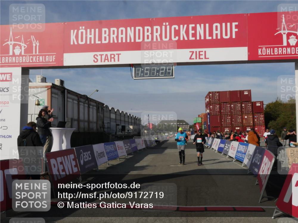 03.10.2025 - Köhlbrandbrückenlauf Matties Gatica Varas http://msf.ph/oto/9172719 03.10.2025 10:51:26 Ziel 2647, 2664 meine-sportfotos.de