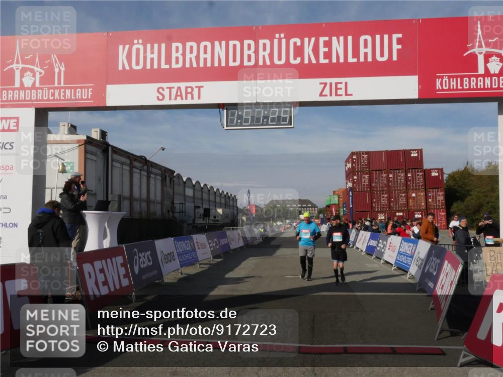 03.10.2025 - Köhlbrandbrückenlauf Matties Gatica Varas http://msf.ph/oto/9172723 03.10.2025 10:51:27 Ziel 2647, 2664, 2669 meine-sportfotos.de