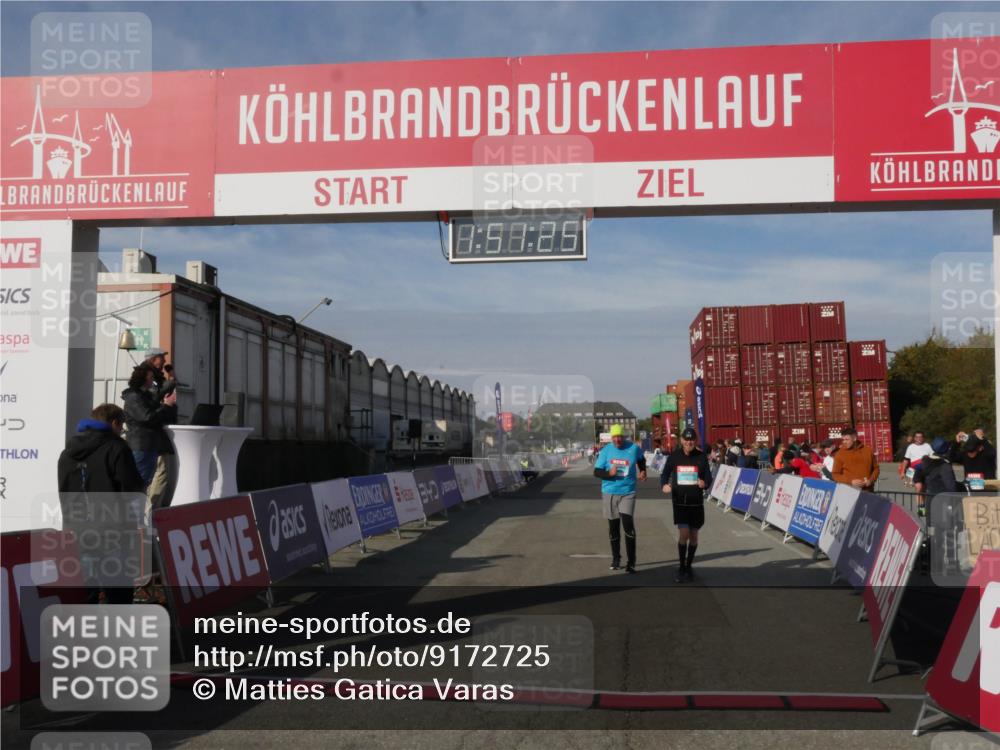 03.10.2025 - Köhlbrandbrückenlauf Matties Gatica Varas http://msf.ph/oto/9172725 03.10.2025 10:51:27 Ziel 2647, 2664, 2669 meine-sportfotos.de