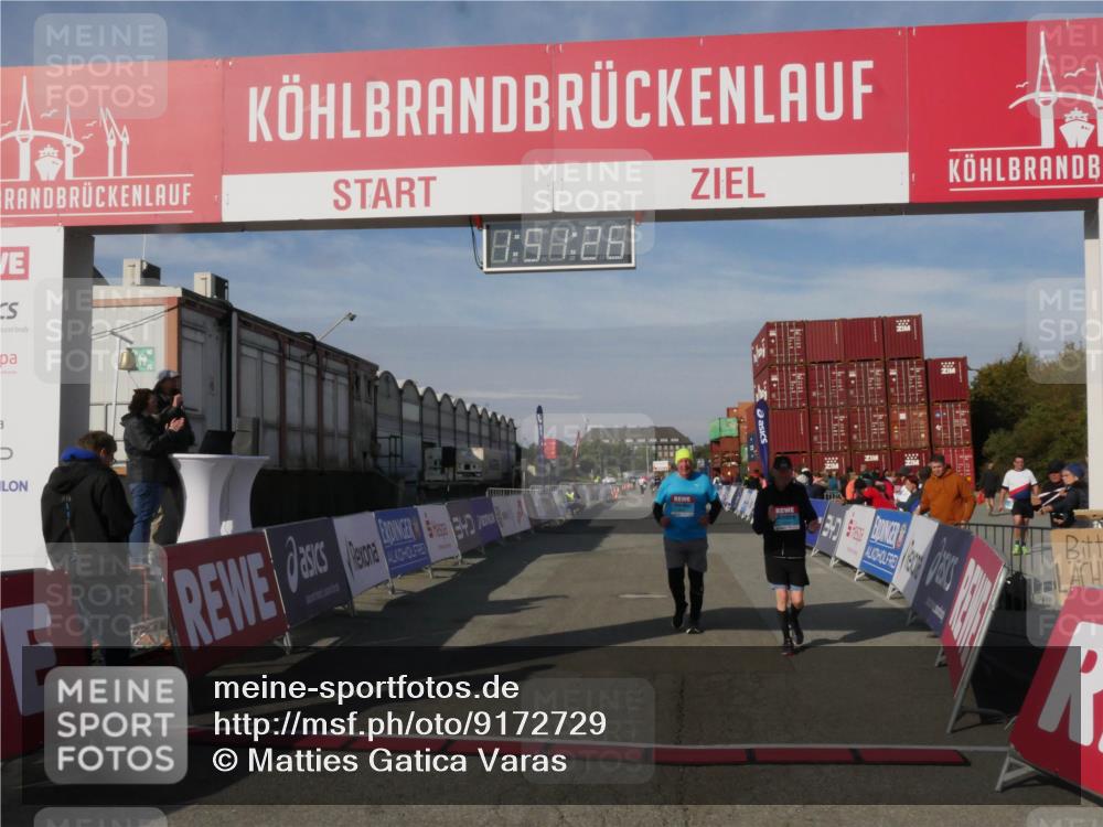 03.10.2025 - Köhlbrandbrückenlauf Matties Gatica Varas http://msf.ph/oto/9172729 03.10.2025 10:51:28 Ziel 2647, 2664, 2669 meine-sportfotos.de
