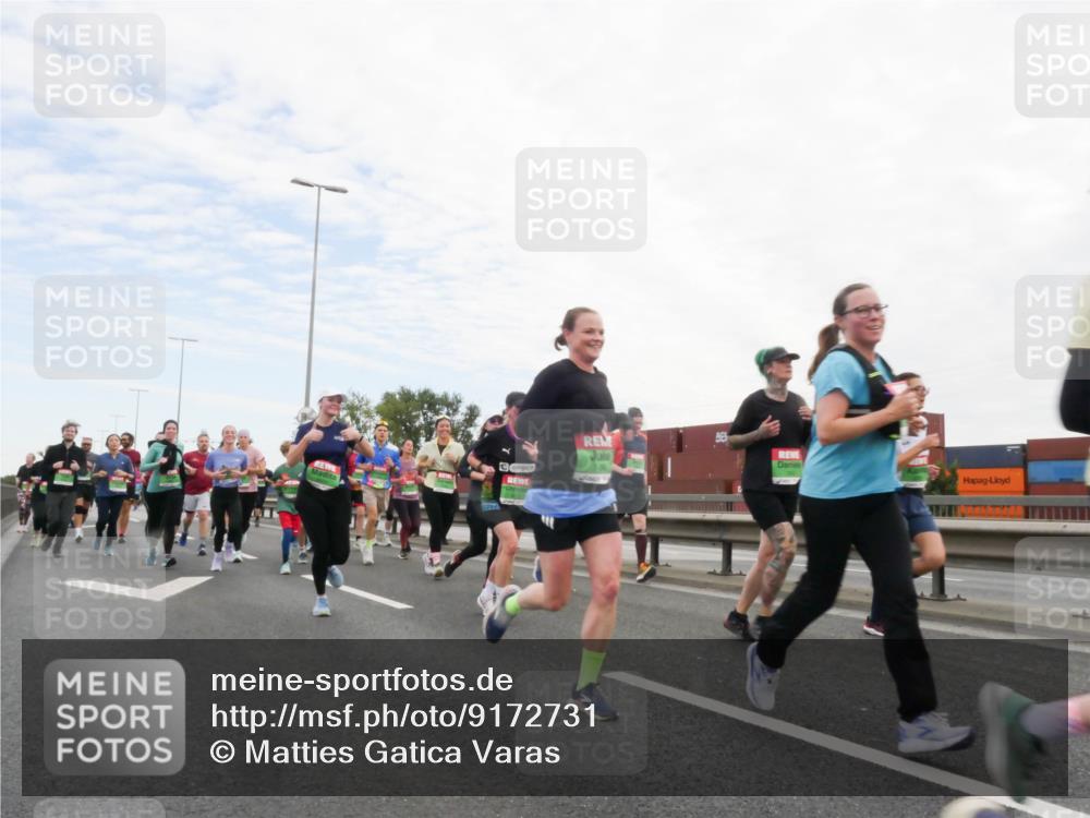 03.10.2025 - Köhlbrandbrückenlauf Matties Gatica Varas http://msf.ph/oto/9172731 03.10.2025 15:22:06 Position 3  meine-sportfotos.de